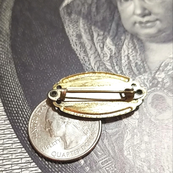 1800s Victorian Mother of Pearl Paste Stone Brooch - Picture 4 of 7